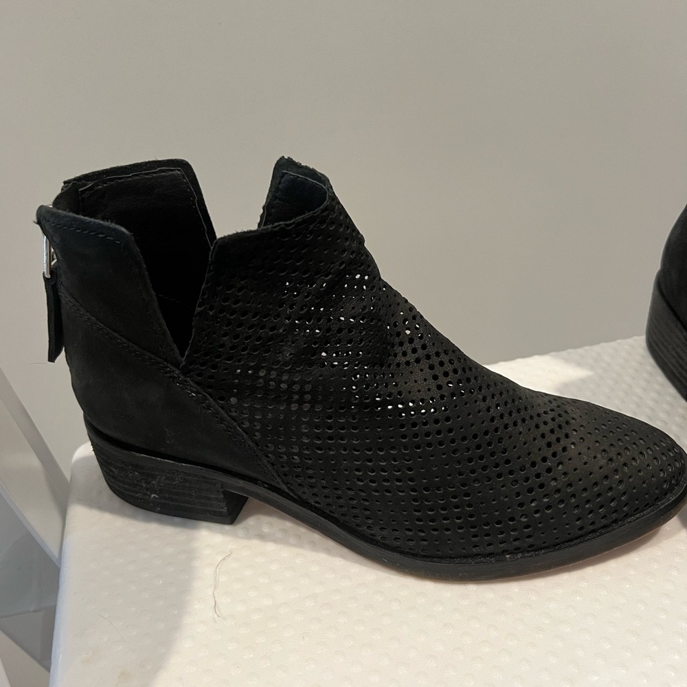 Dolce Vita 7.5 Black Laser Cut Suede Booties with Back Zip EUC True to Size